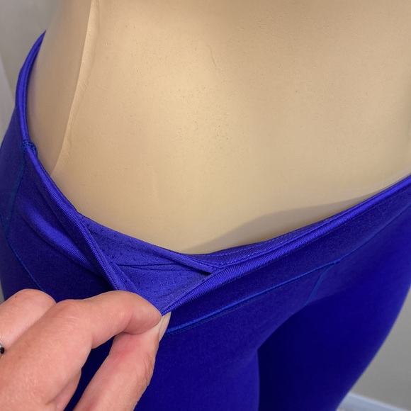 Blue Fabletics fitness leggings Size L - Picture 8 of 8